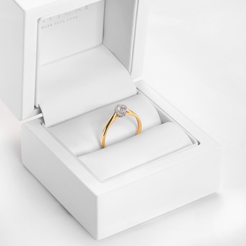 Pierścionek zaręczynowy SAVICKI: dwukolorowe złoto, biały szafir